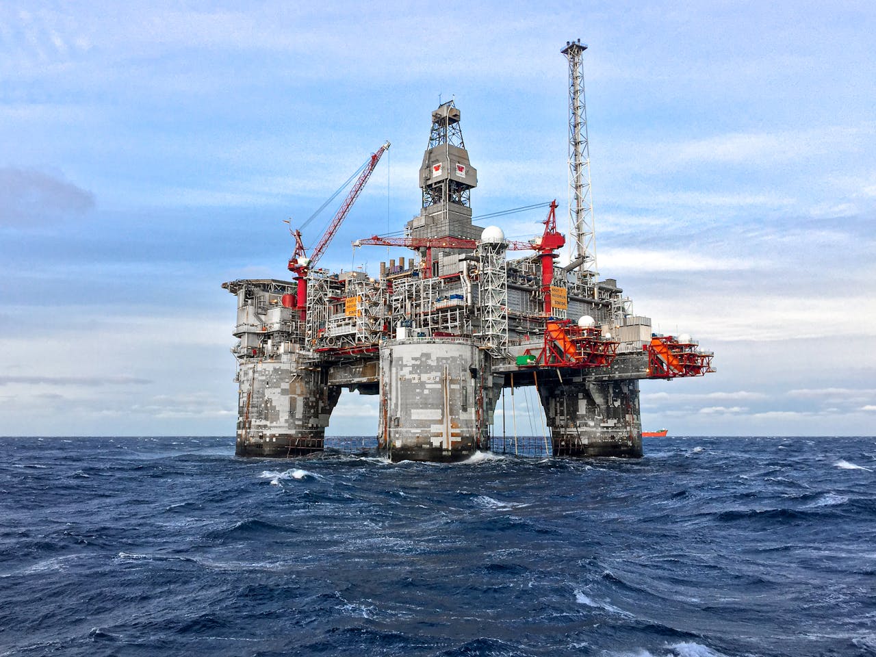 The Art of Drawing Readers In: Your attractive post title goes here An offshore oil platform in Norway's North Sea under a clear blue sky.